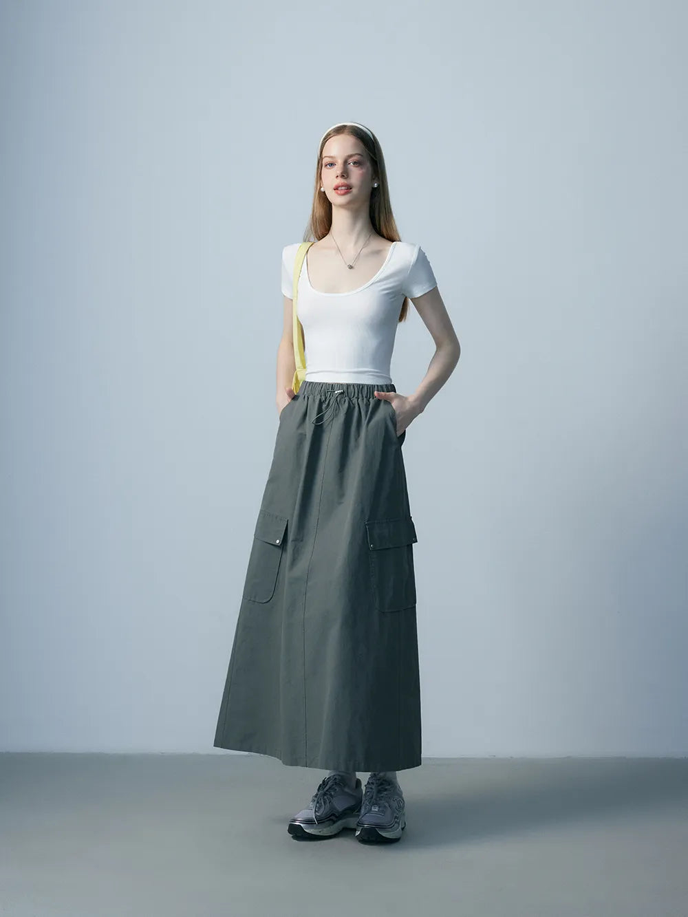 Utility-Inspired Midi Skirt with Drawstring Waist and Large Pockets