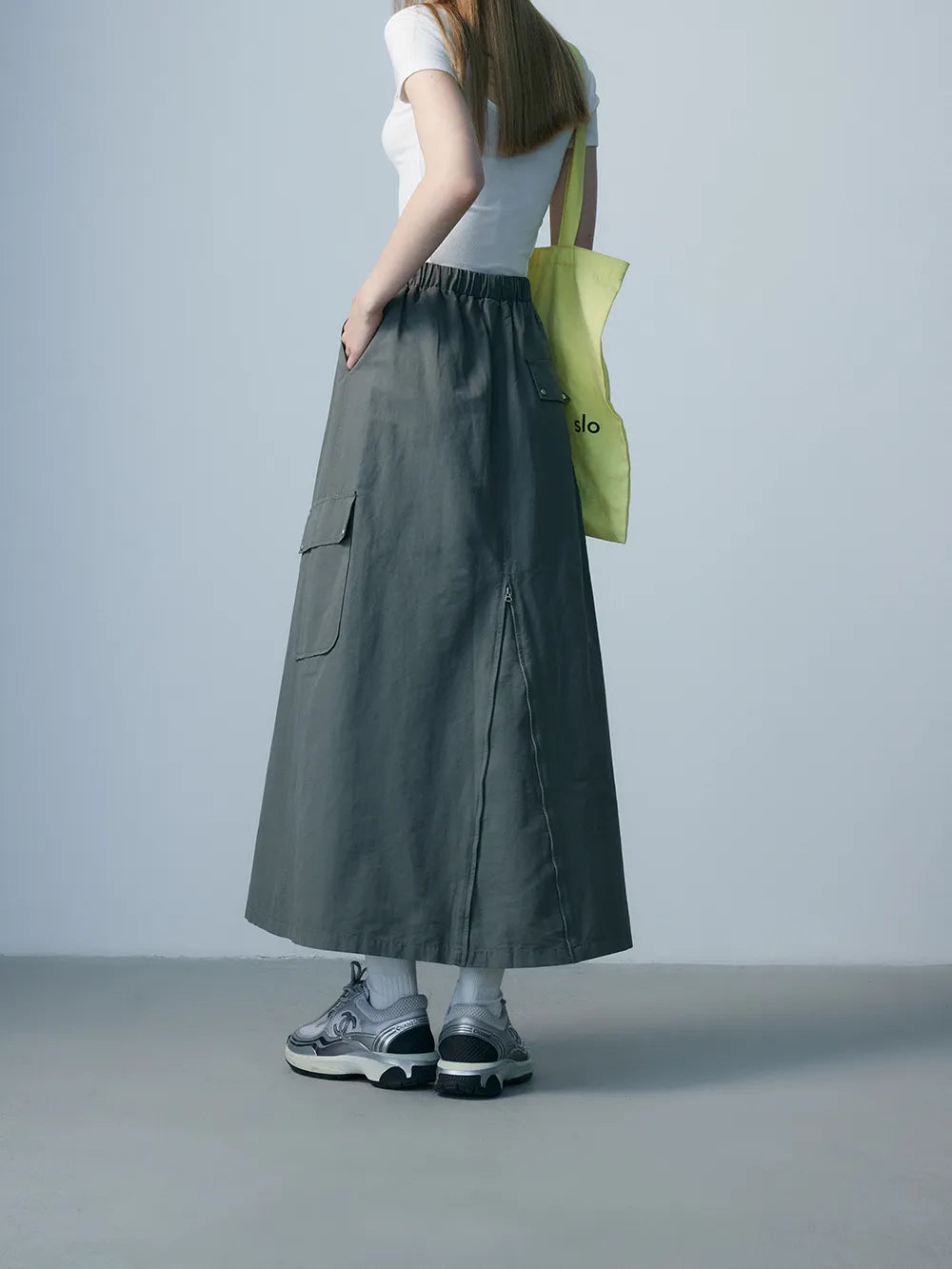 Utility-Inspired Midi Skirt with Drawstring Waist and Large Pockets