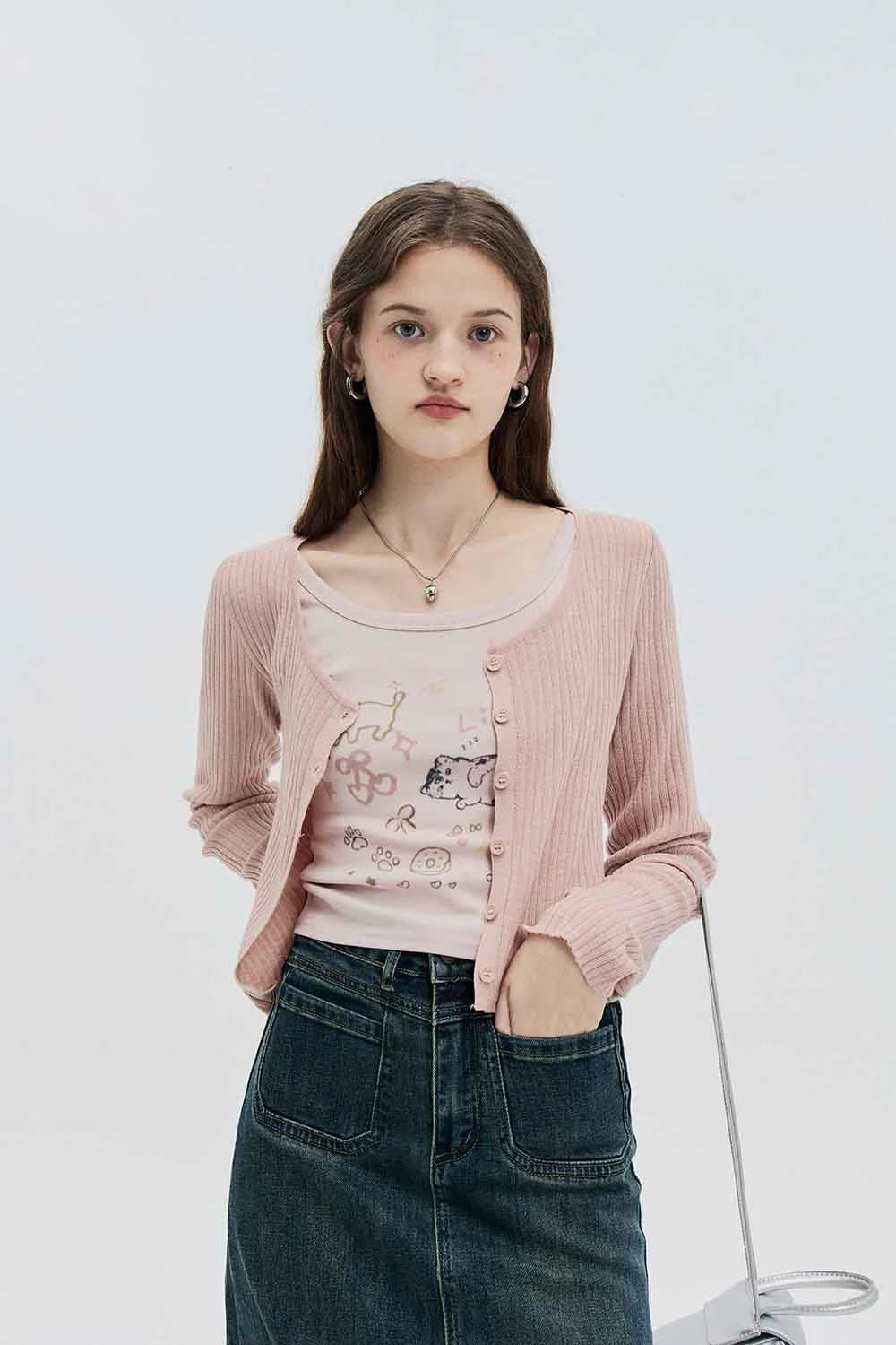 Cardigan Cropped Minimalis dengan Penutupan Butang Hadapan