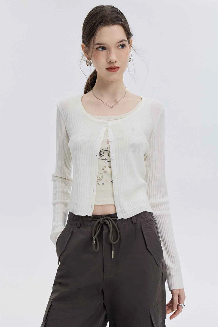 Cardigan Cropped Minimalis dengan Penutupan Butang Hadapan