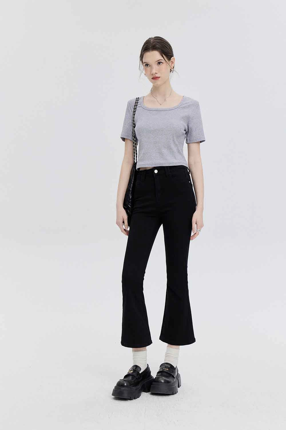 Flared Mid-Wash Jeans with Classic Five-Pocket Design