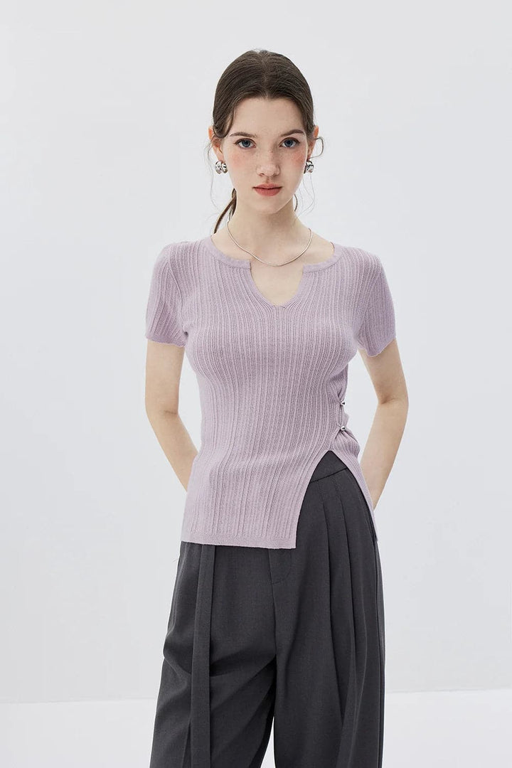 Chic Ribbed Knit Top with V-Neck and Side Buckle Detail