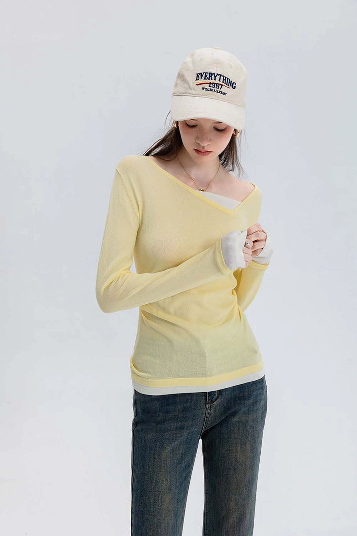 Top da donna in maglia arricciata con scollo asimmetrico