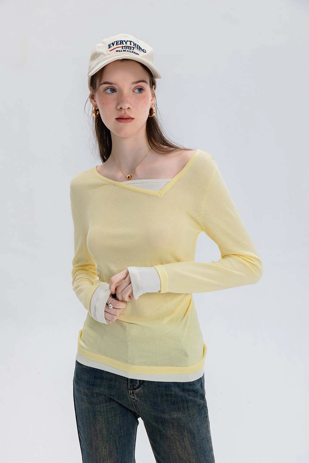 Haut en tricot froncé à encolure asymétrique pour femme