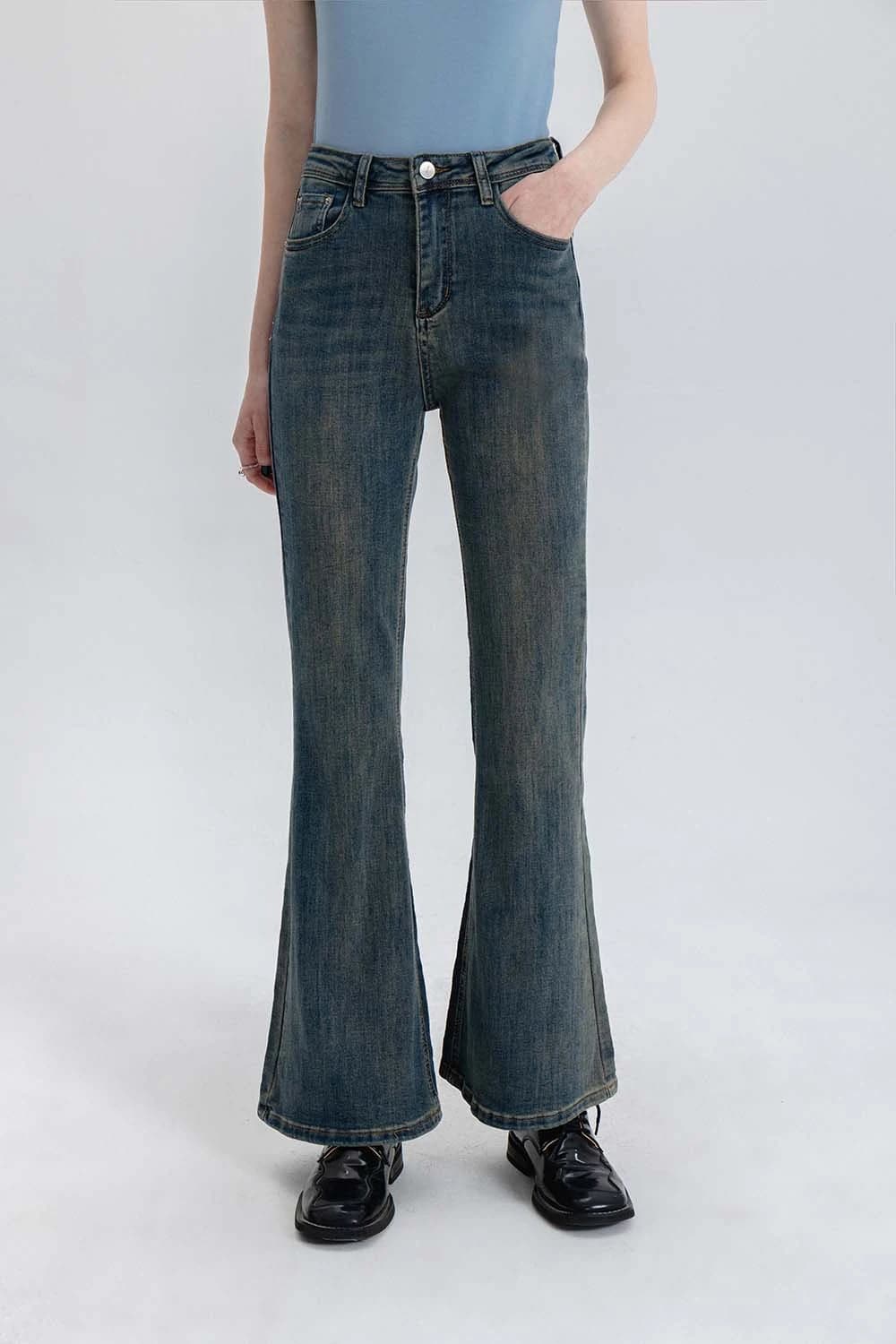 Chic Vintage Flared Jeans
