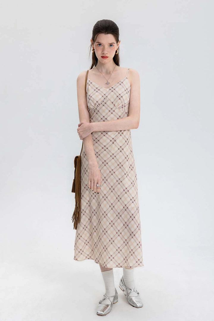 ชุดเดรส Midi Slip Dress แขนกุดลายสก็อตพร้อมสายปรับได้