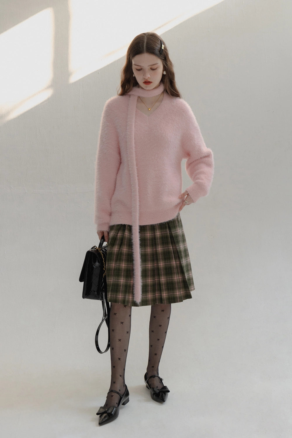 Sweater Rajut Plush Leher V Canggih Wanita