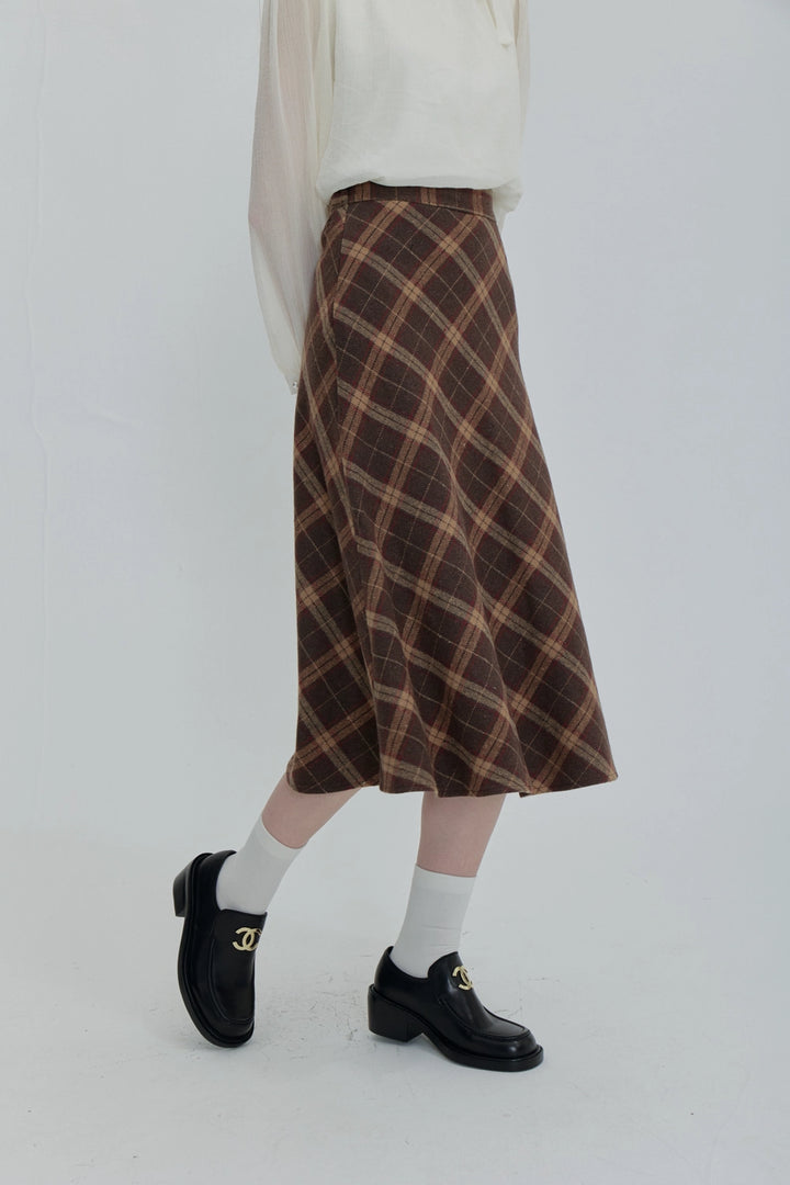 Skirt Midi A-Line Plaid dengan Labuh Flowy