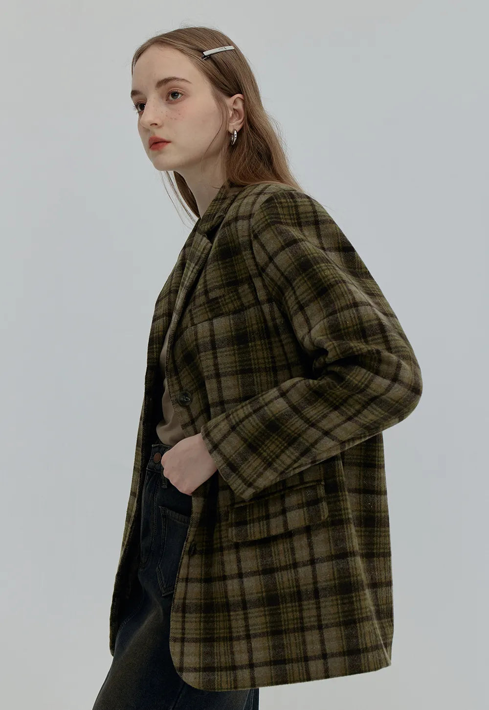 Timeless Plaid Single-Breasted Blazer with Notched Lapels and Flap Pockets