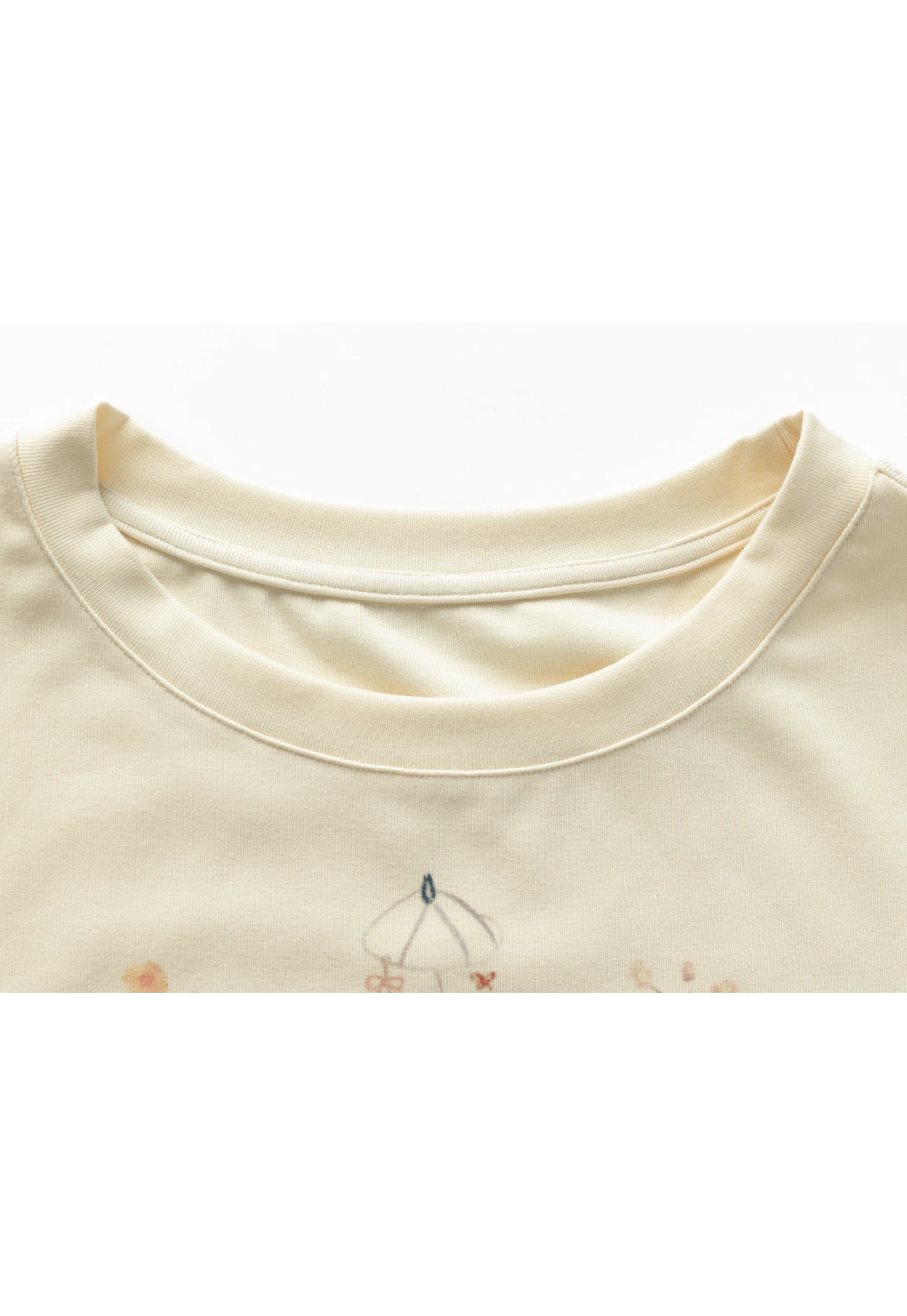 T-shirt grafica da donna con simpatici animali e fiori