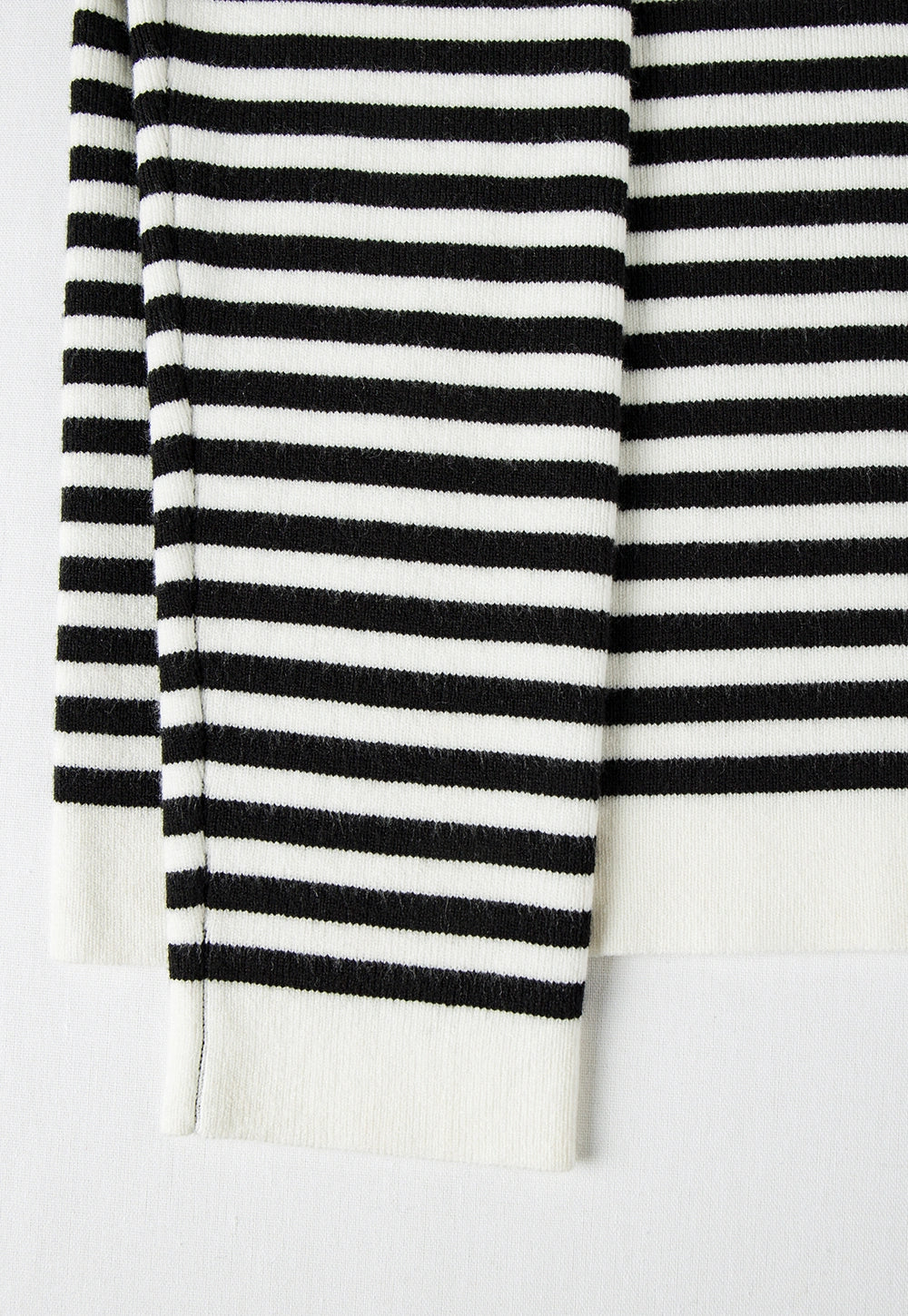 Women's Striped Knit Top – V-Neck Long-Sleeve