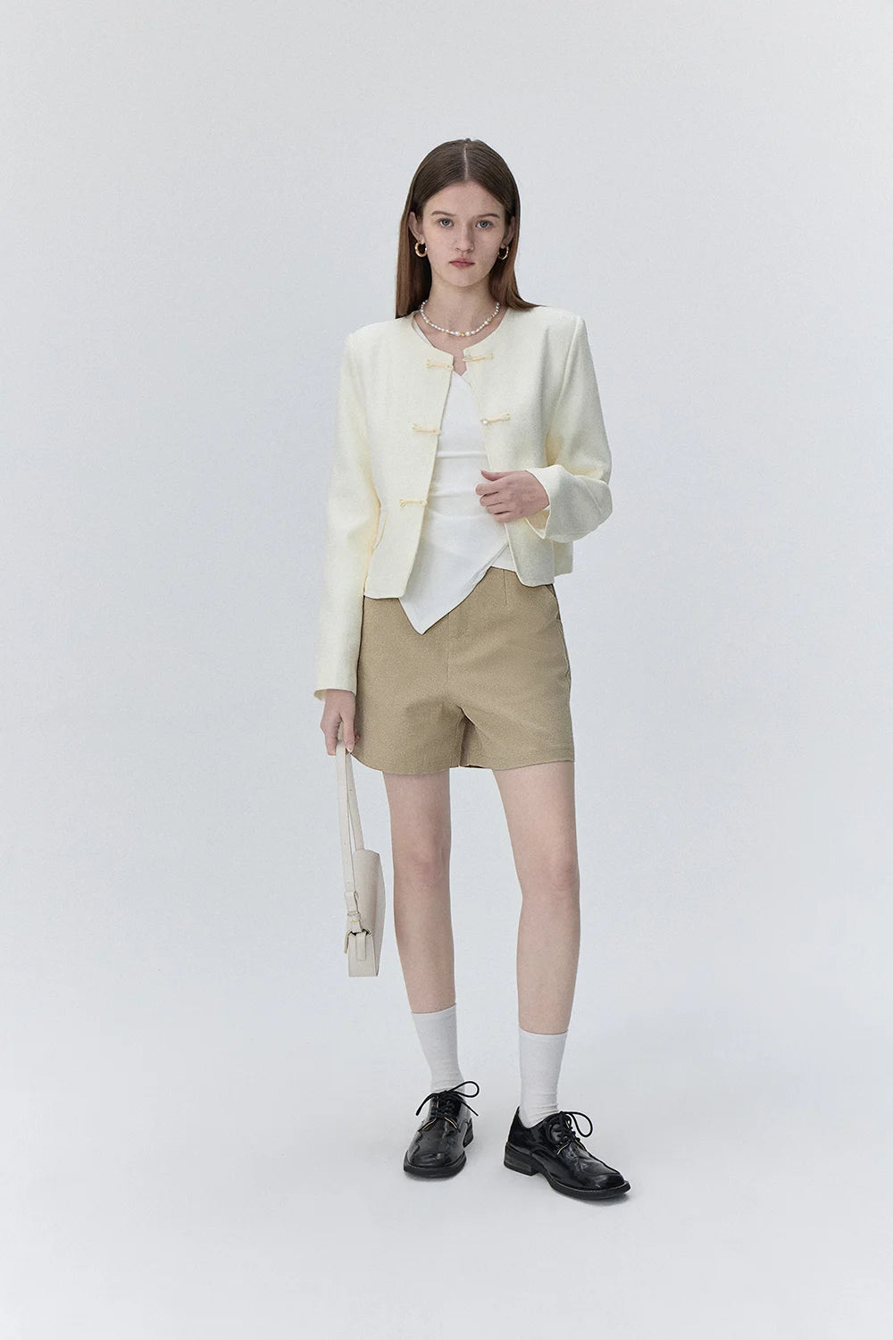 Moderne High-Waist-Shorts mit schlankem Gürtel – Urban Trendsetter