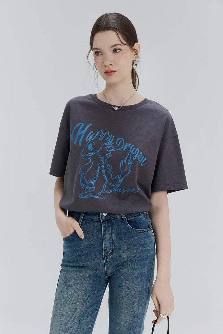 Cheerful Dragon Graphic Tee – Répandre le sourire et le style