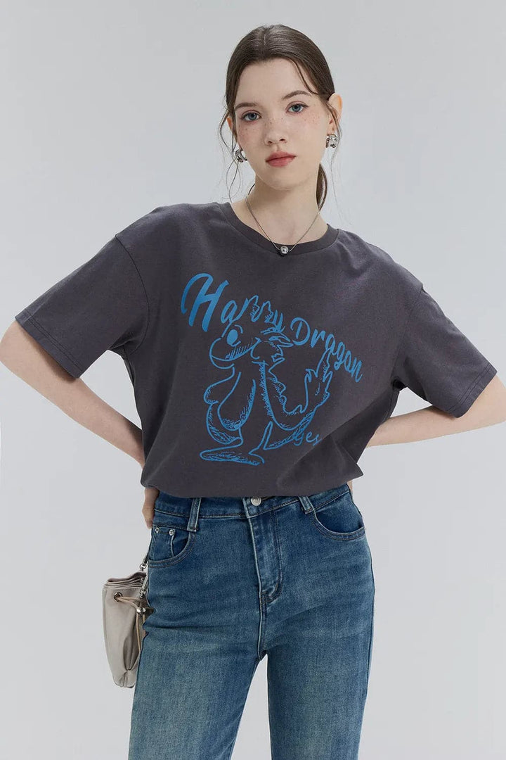 Cheerful Dragon Graphic Tee – Répandre le sourire et le style