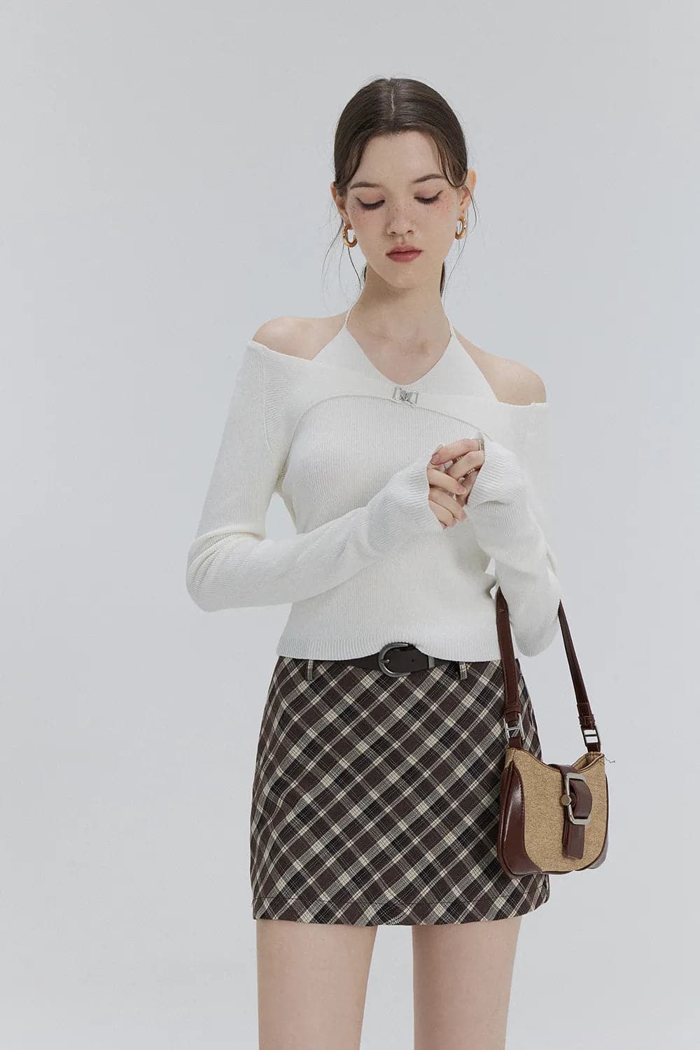 Top Knit Cut-Out Chic dengan Perincian Tali leher – Pandangan Segar pada Keanggunan Kasual