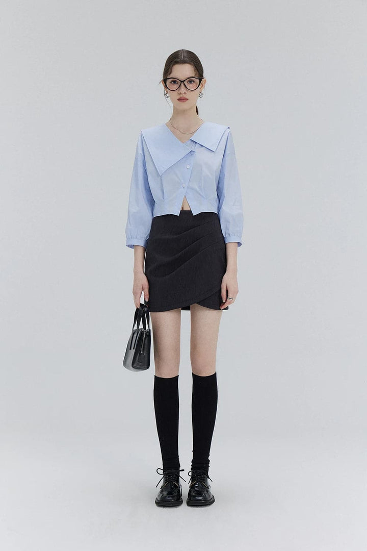 Chic Cropped Collared Blouse with Button Detail