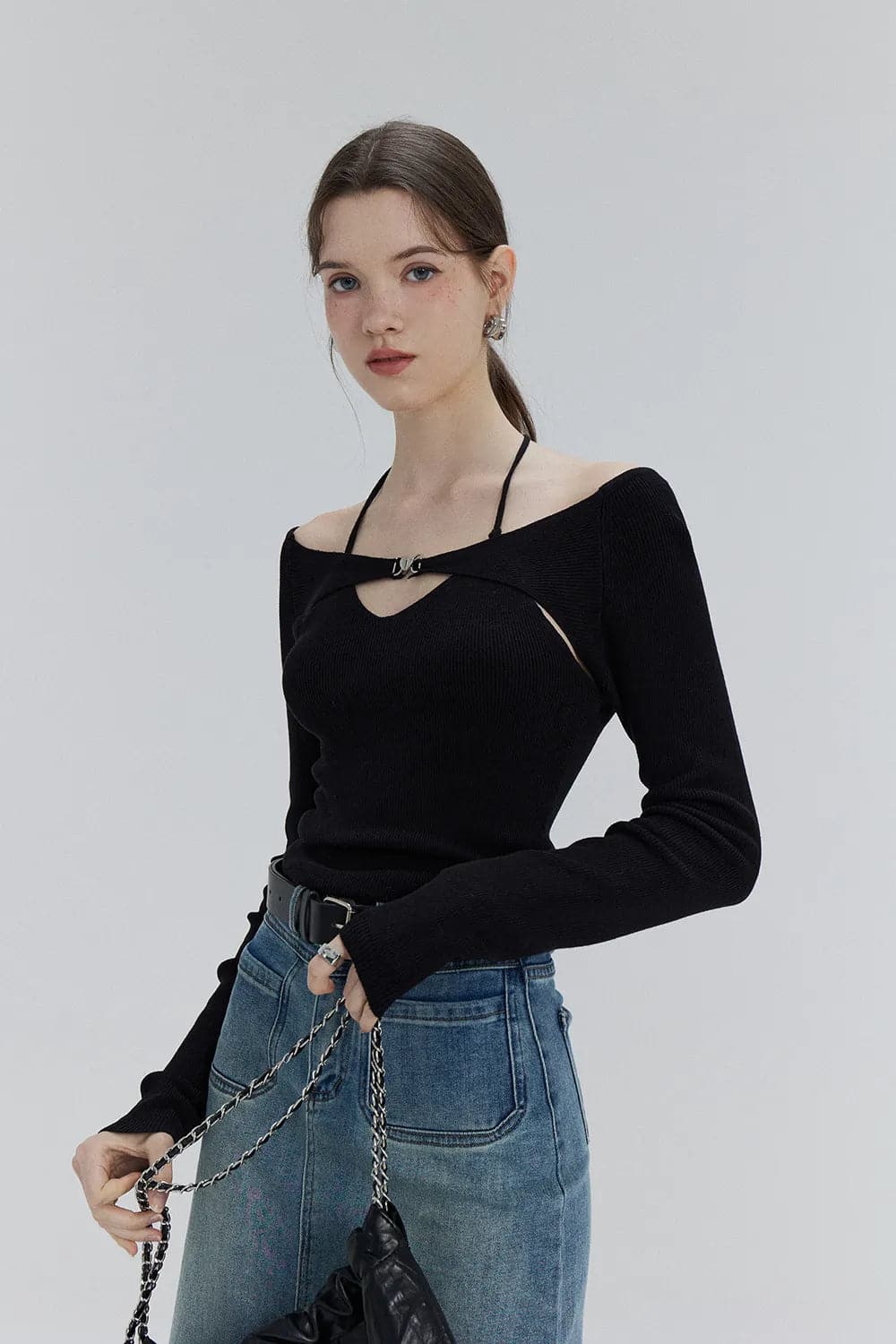 Chic Cut-Out Knit Top with Tie Detail – A Fresh Take on Casual Elegance