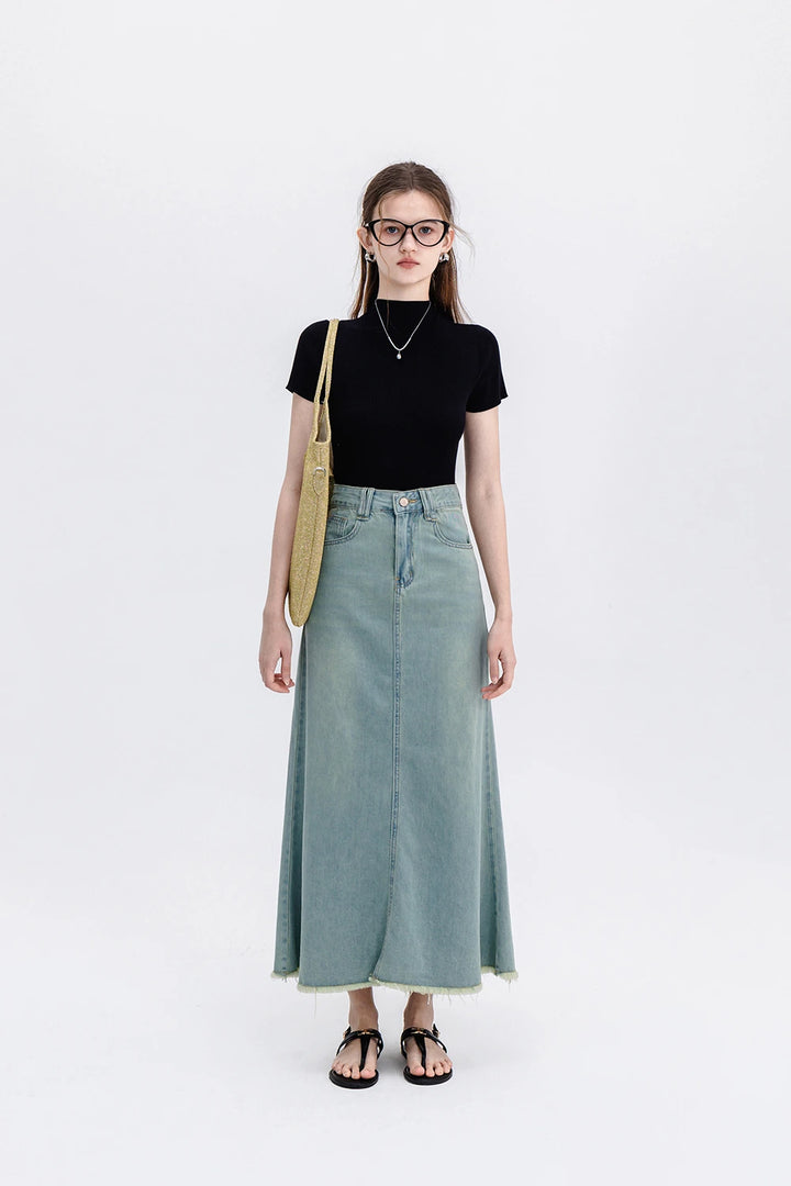 Trendy Denim Midi Skirt with Frayed Hem