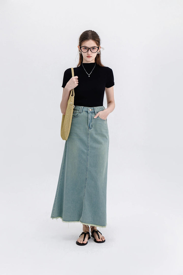 Trendy Denim Midi Skirt with Frayed Hem