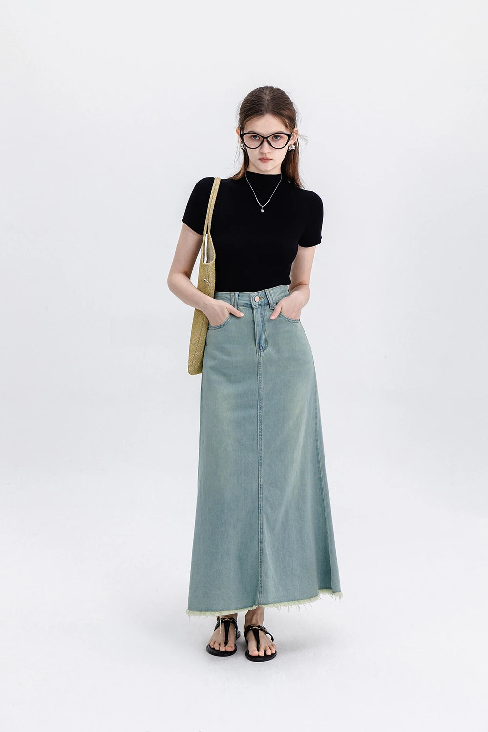 Trendy Denim Midi Skirt with Frayed Hem