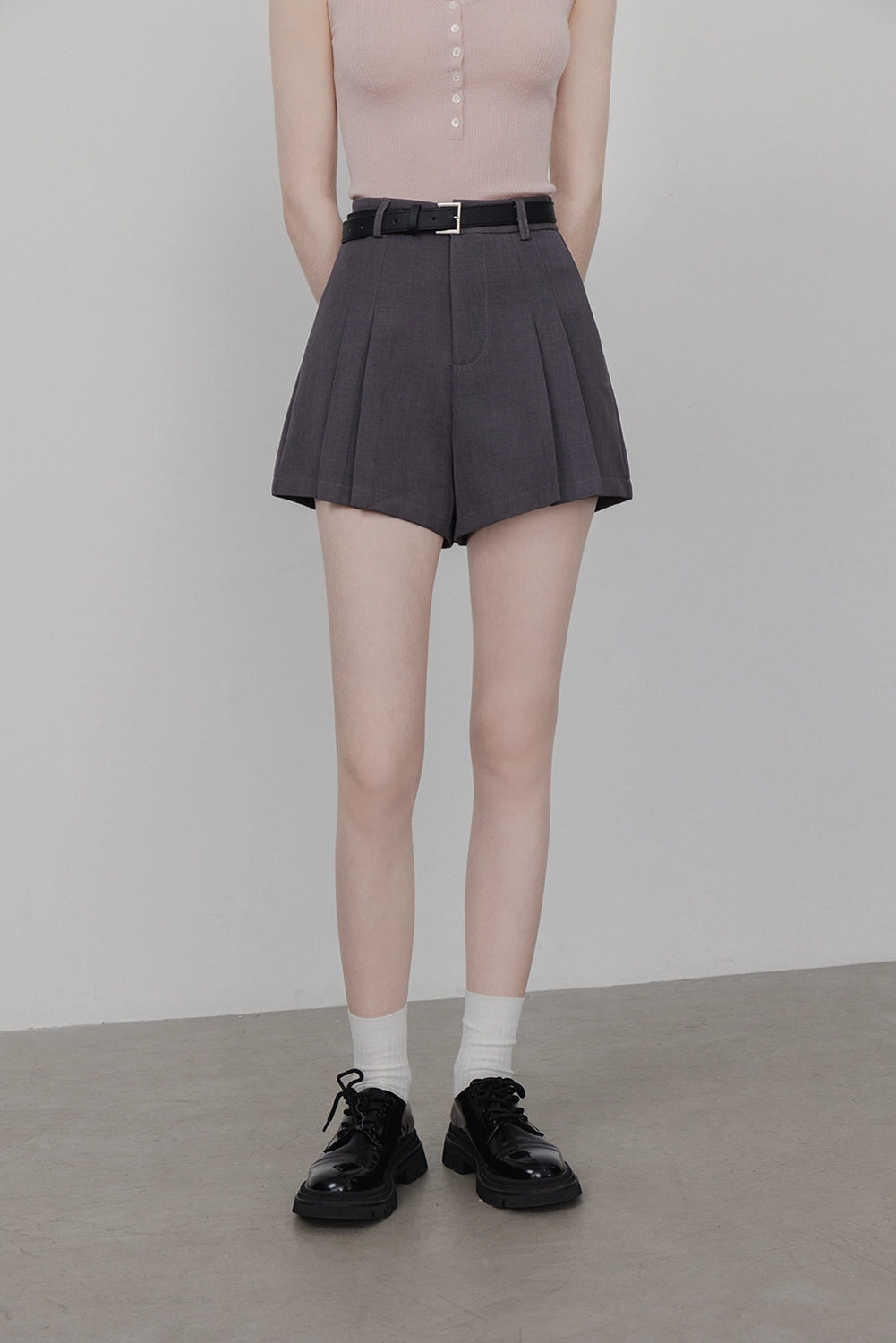 Women's High-Waisted Pleated Shorts with Contrast Belt