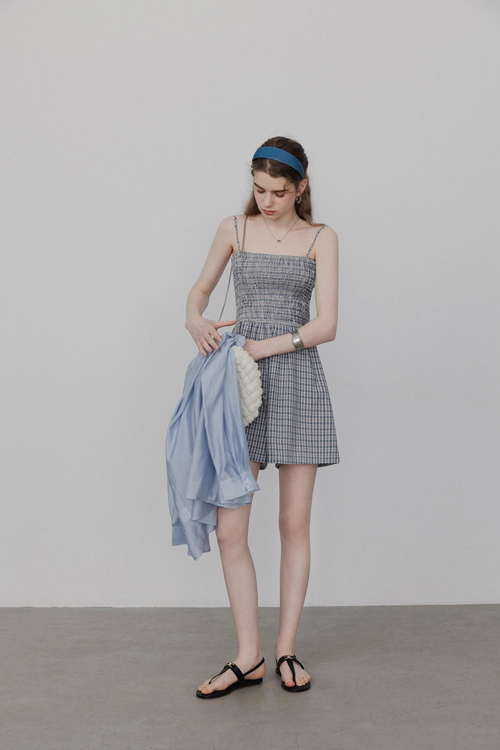 Schickes Damen-Set mit Button-Down-Hemd und Gingham-Playsuit