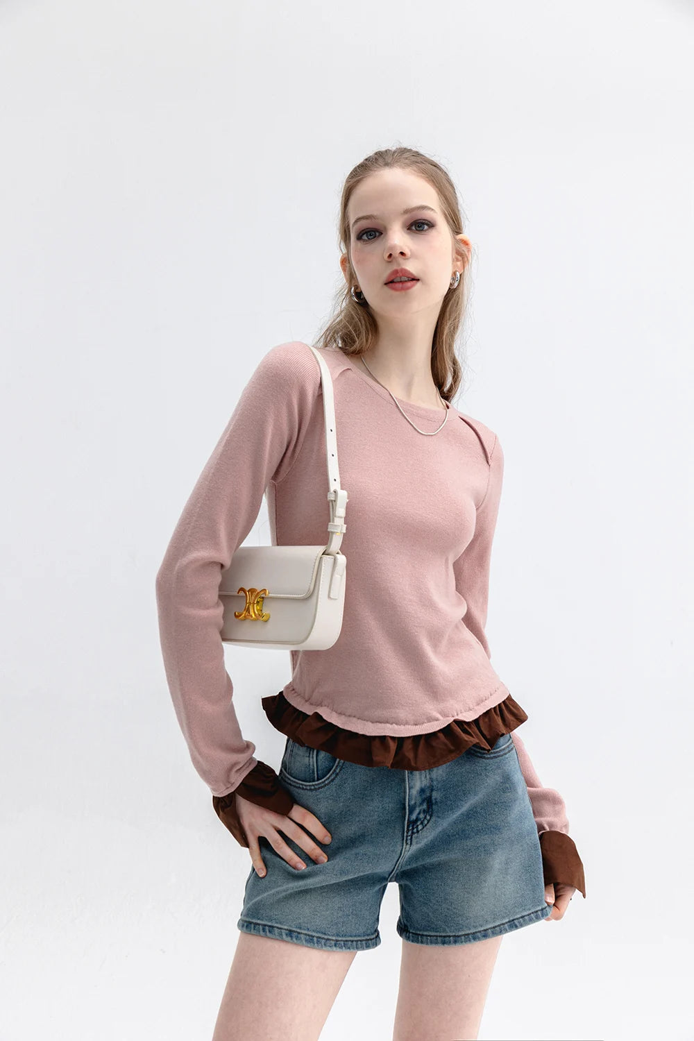 Sweater Knit Selesa dengan Accent Ruffle