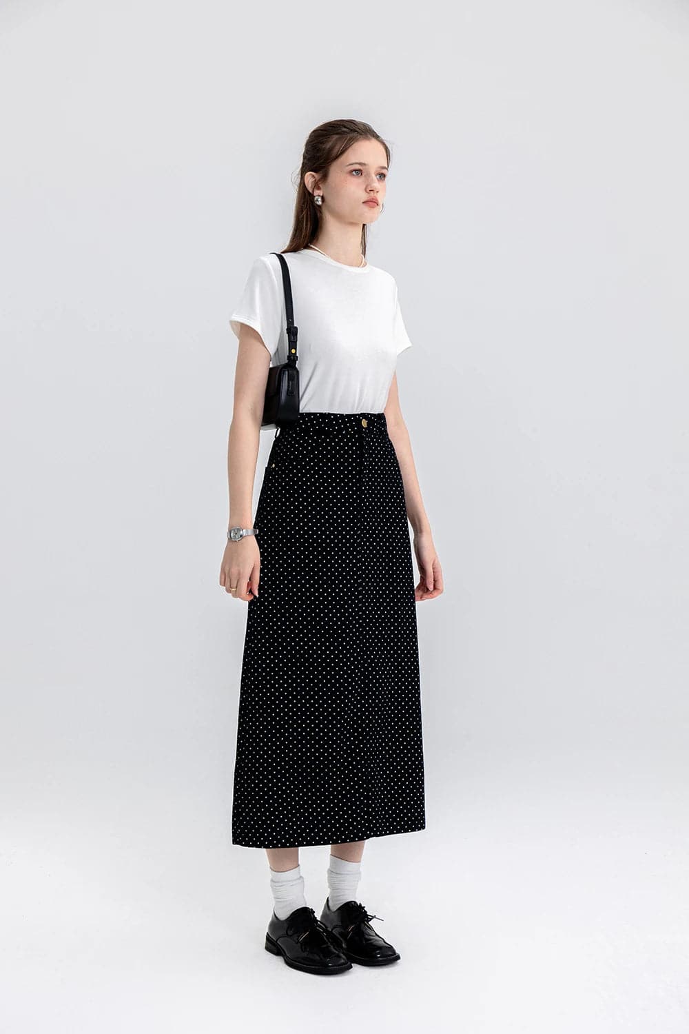 Falda midi evasé elegante con lunares