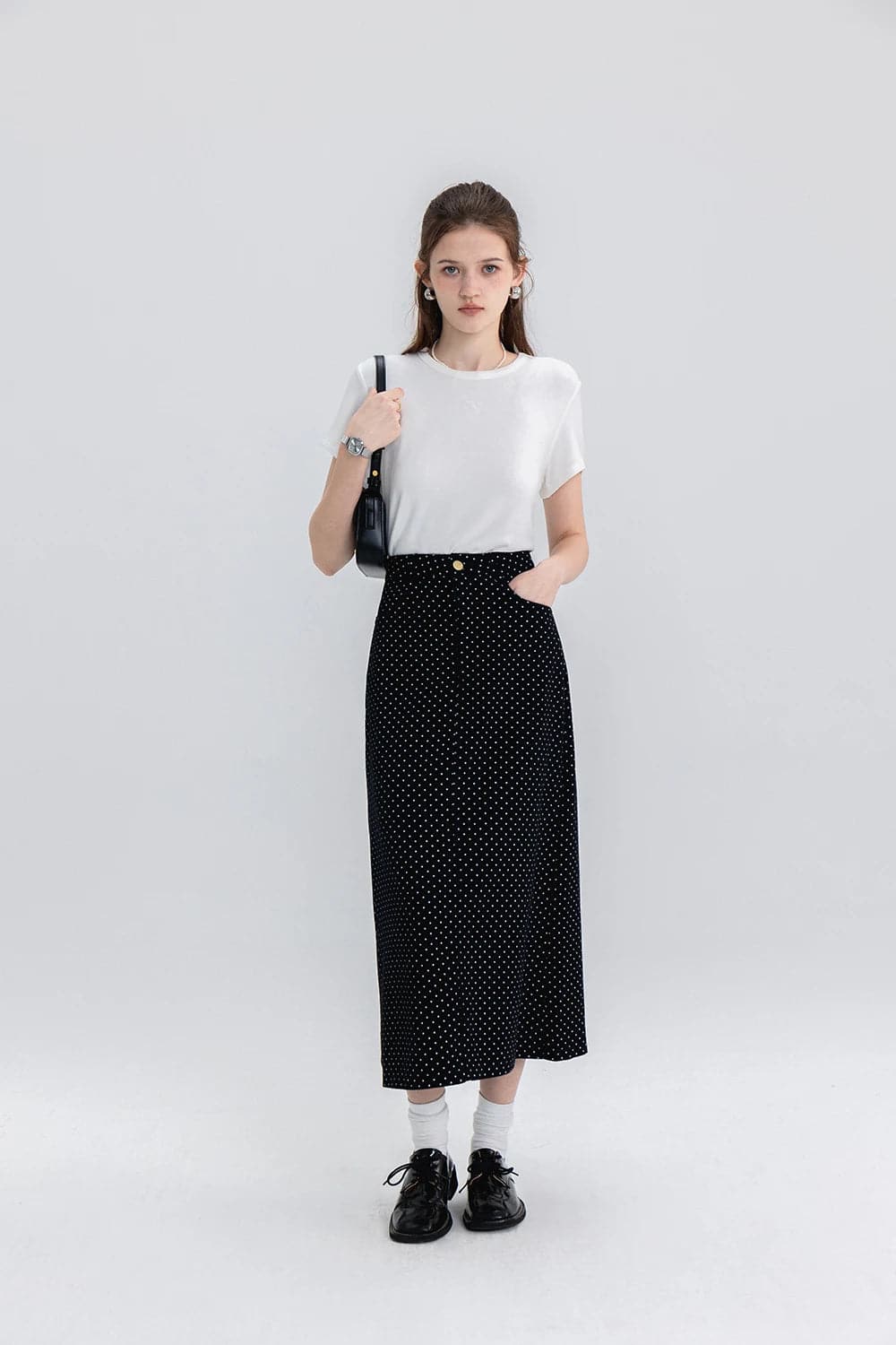 Falda midi evasé elegante con lunares