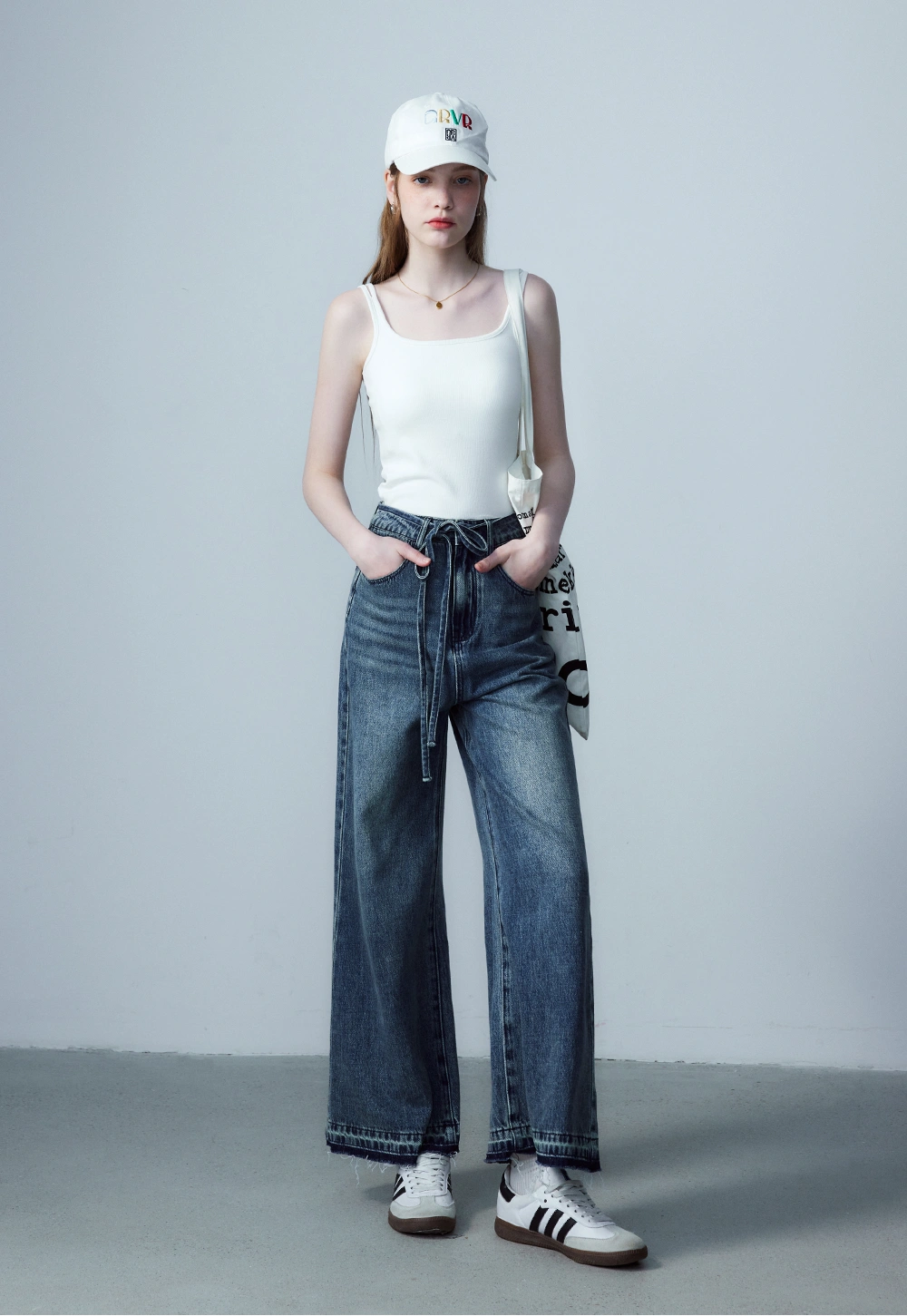 Pantalon en denim à jambe large et noué sur le devant pour femme