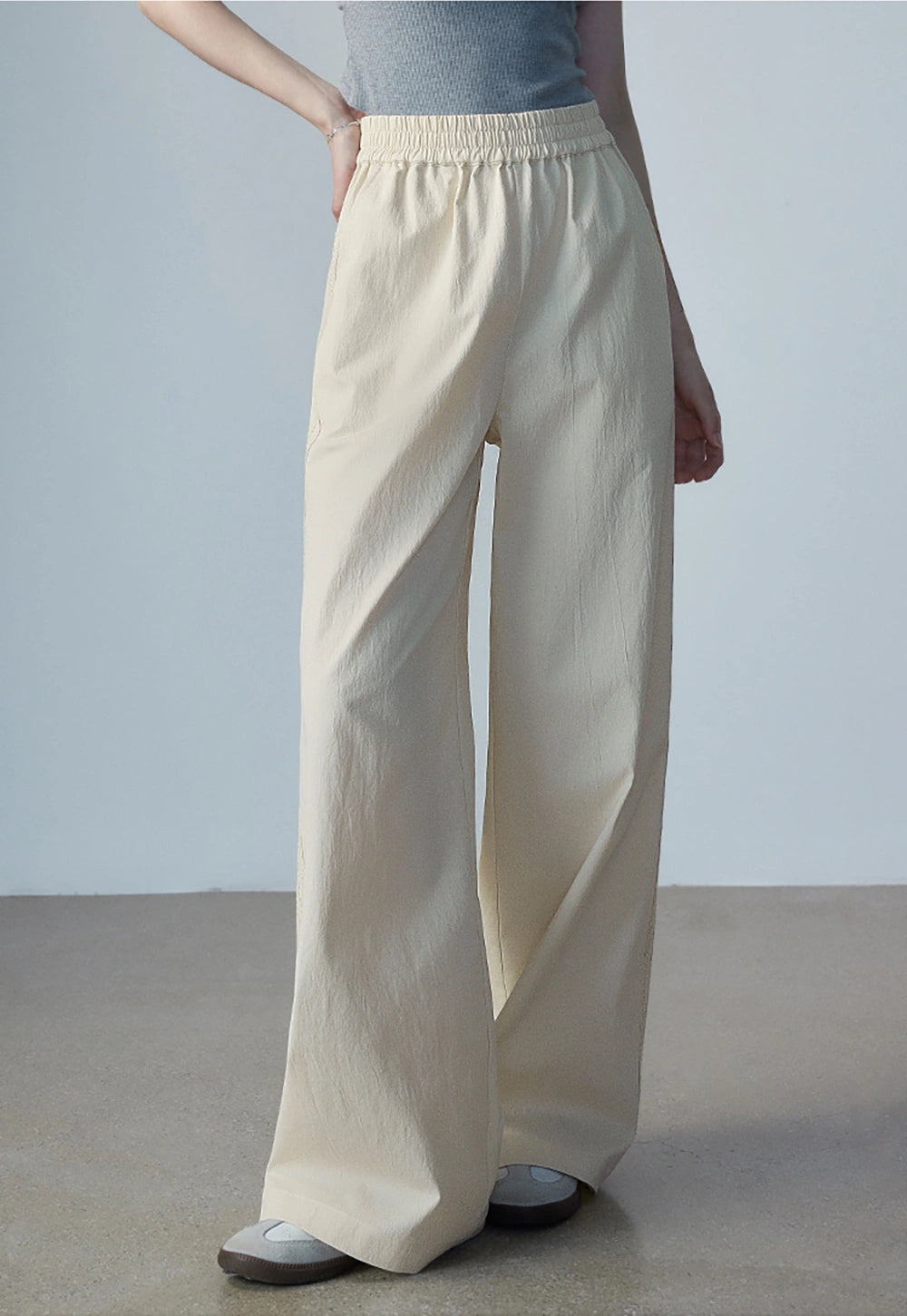 Pantalones anchos beige para mujer