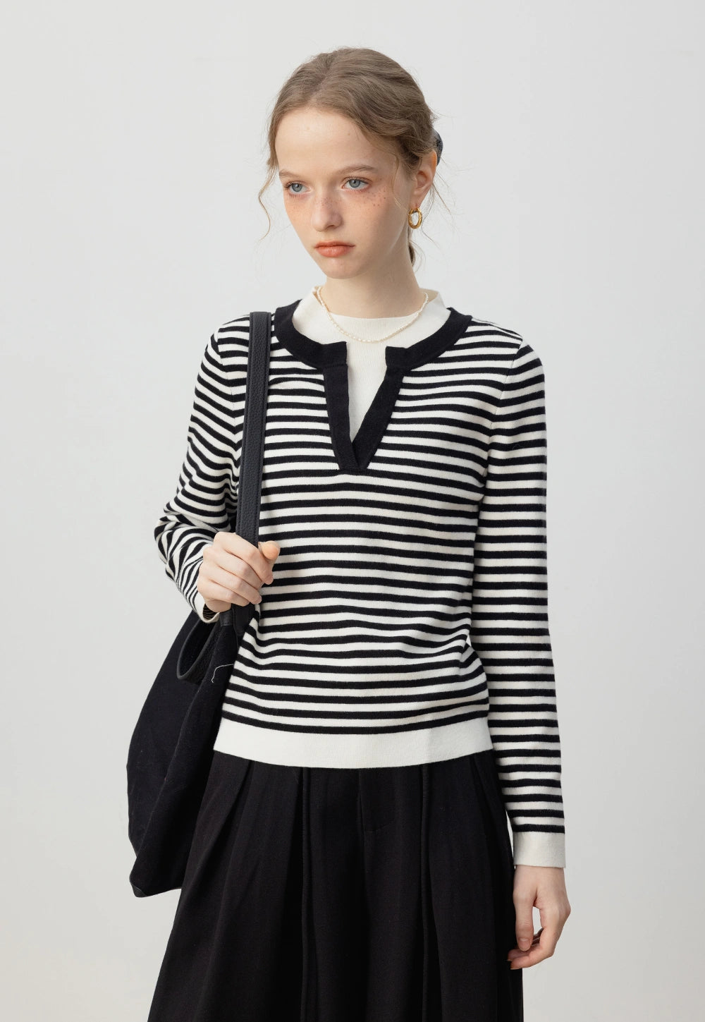 Women's Striped Knit Top – V-Neck Long-Sleeve