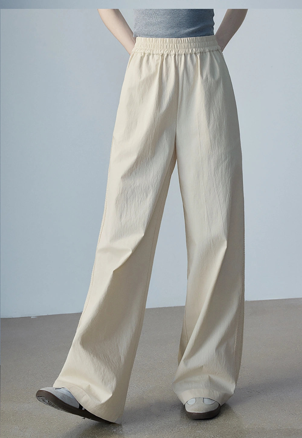 Pantaloni larghi beige da donna