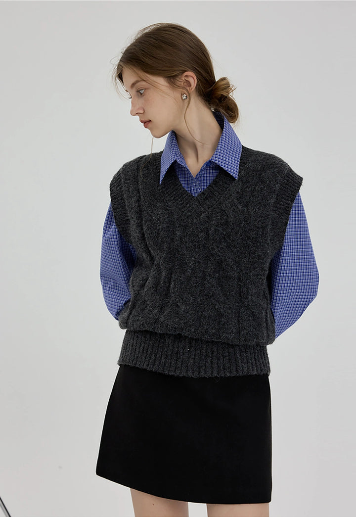 Women's Cable-Knit V-Neck Sweater Vest