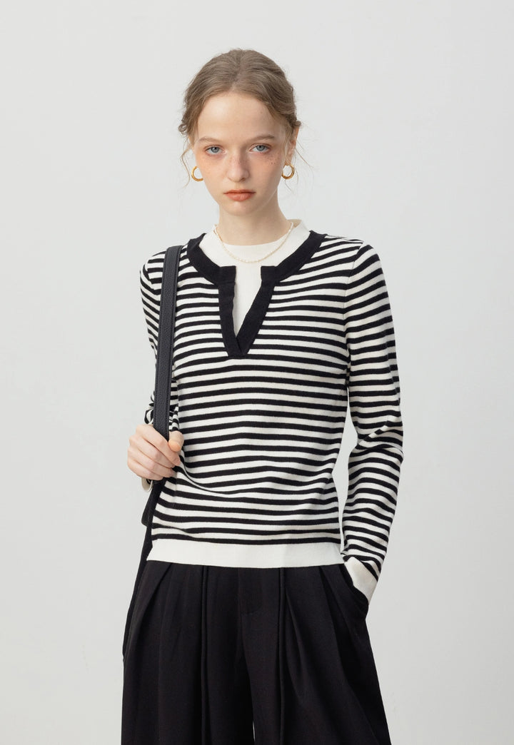 Women's Striped Knit Top – V-Neck Long-Sleeve