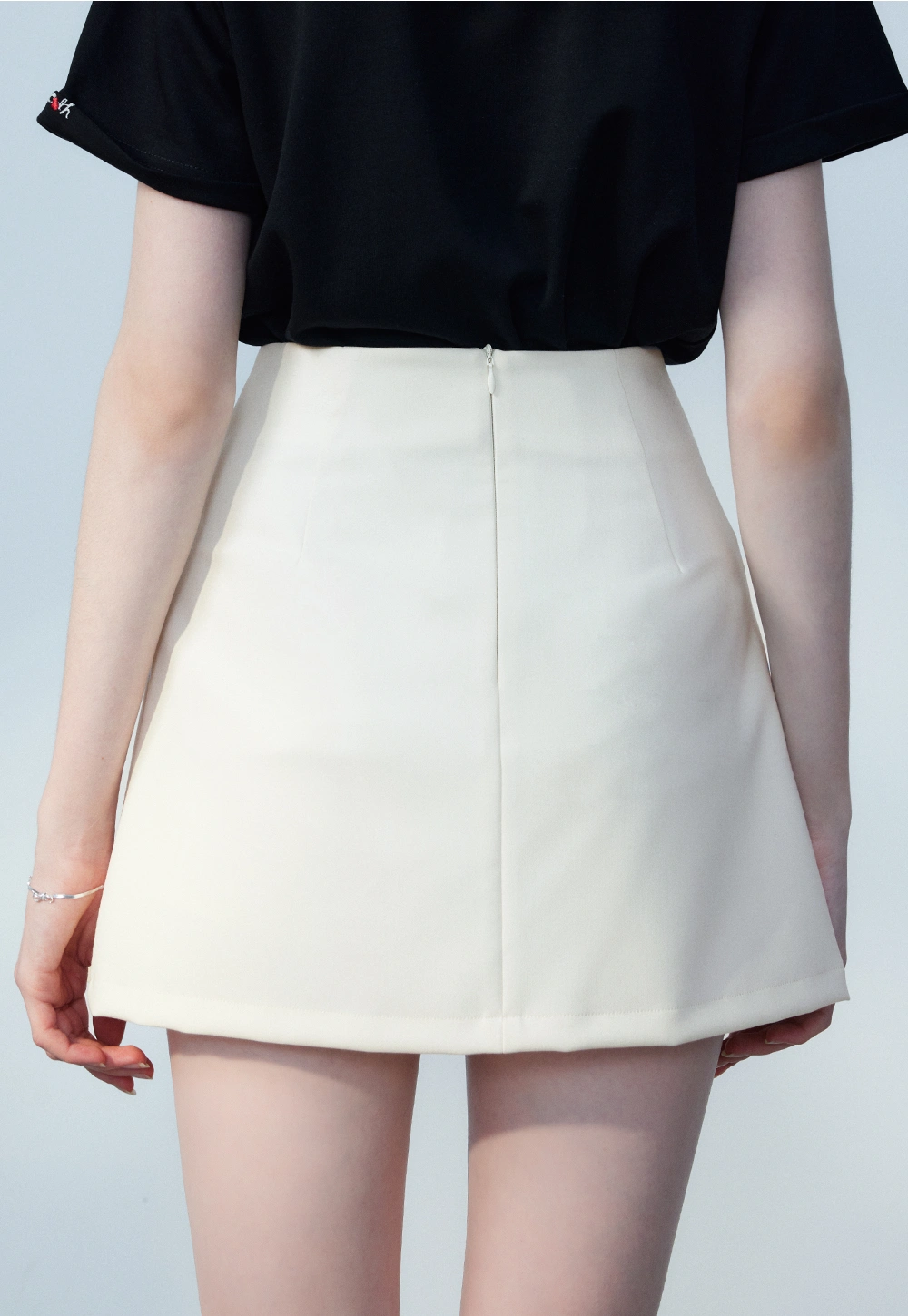 Mini Skirt with Button Accents – Versatile and Stylish for Everyday Fashion