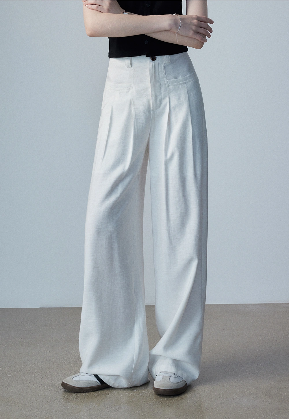 Women's Wide-Leg Pleated Pants