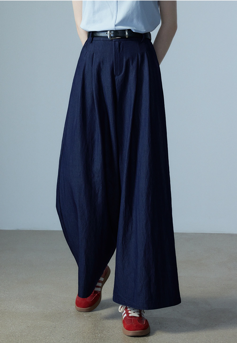 Women's Pleated Wide-Leg Trousers