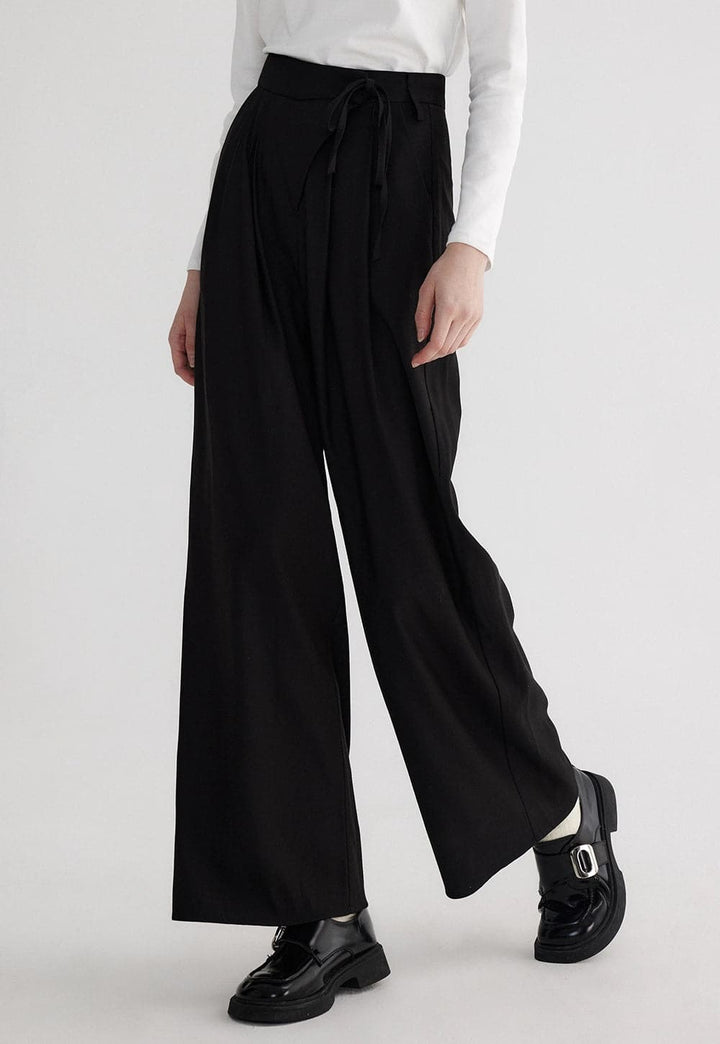 Elegant High Waist Wide-Leg Black Pants with Belt Detail - Stylish Design