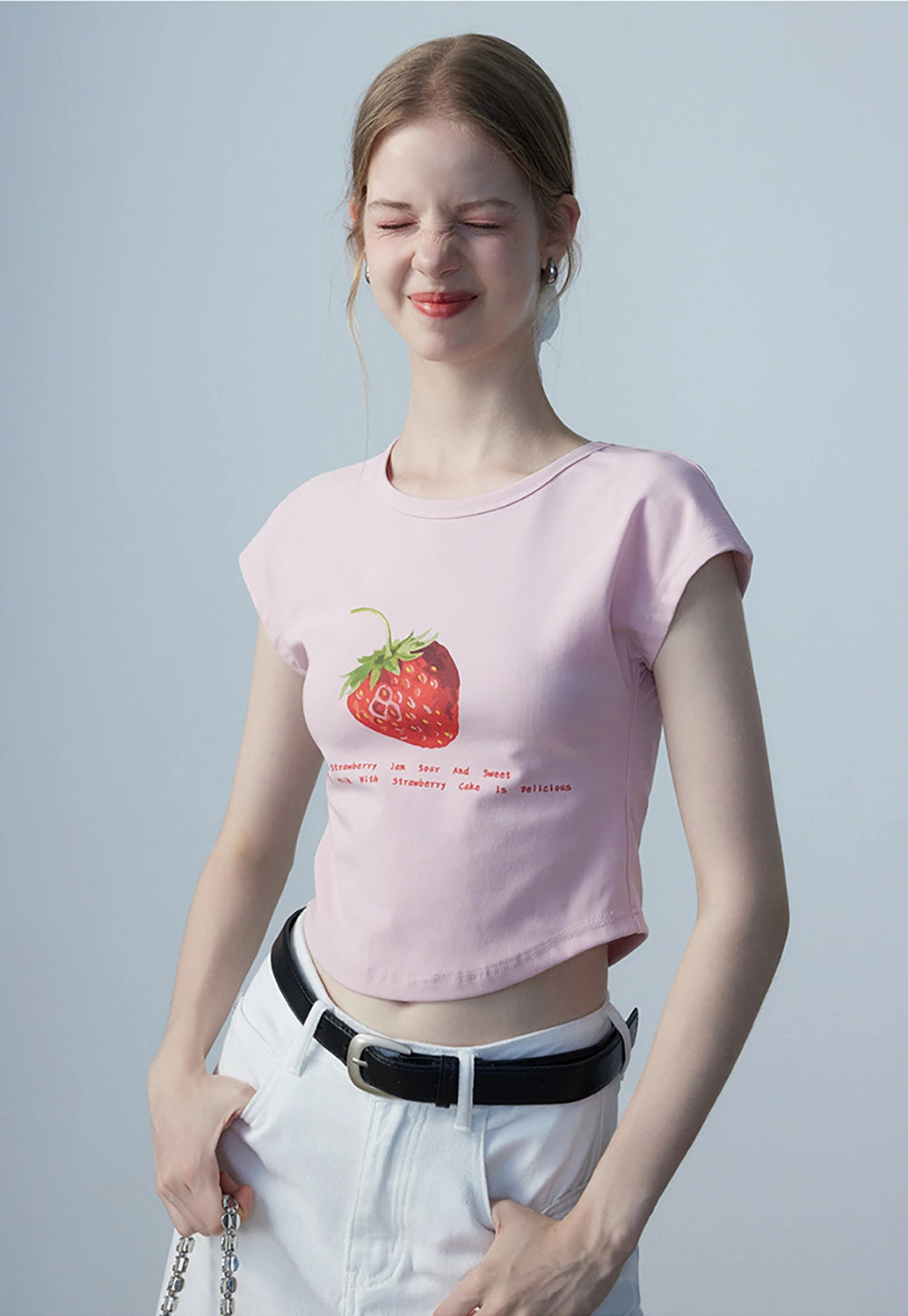 T-Shirt Potongan Cetakan Grafik Strawberi Wanita