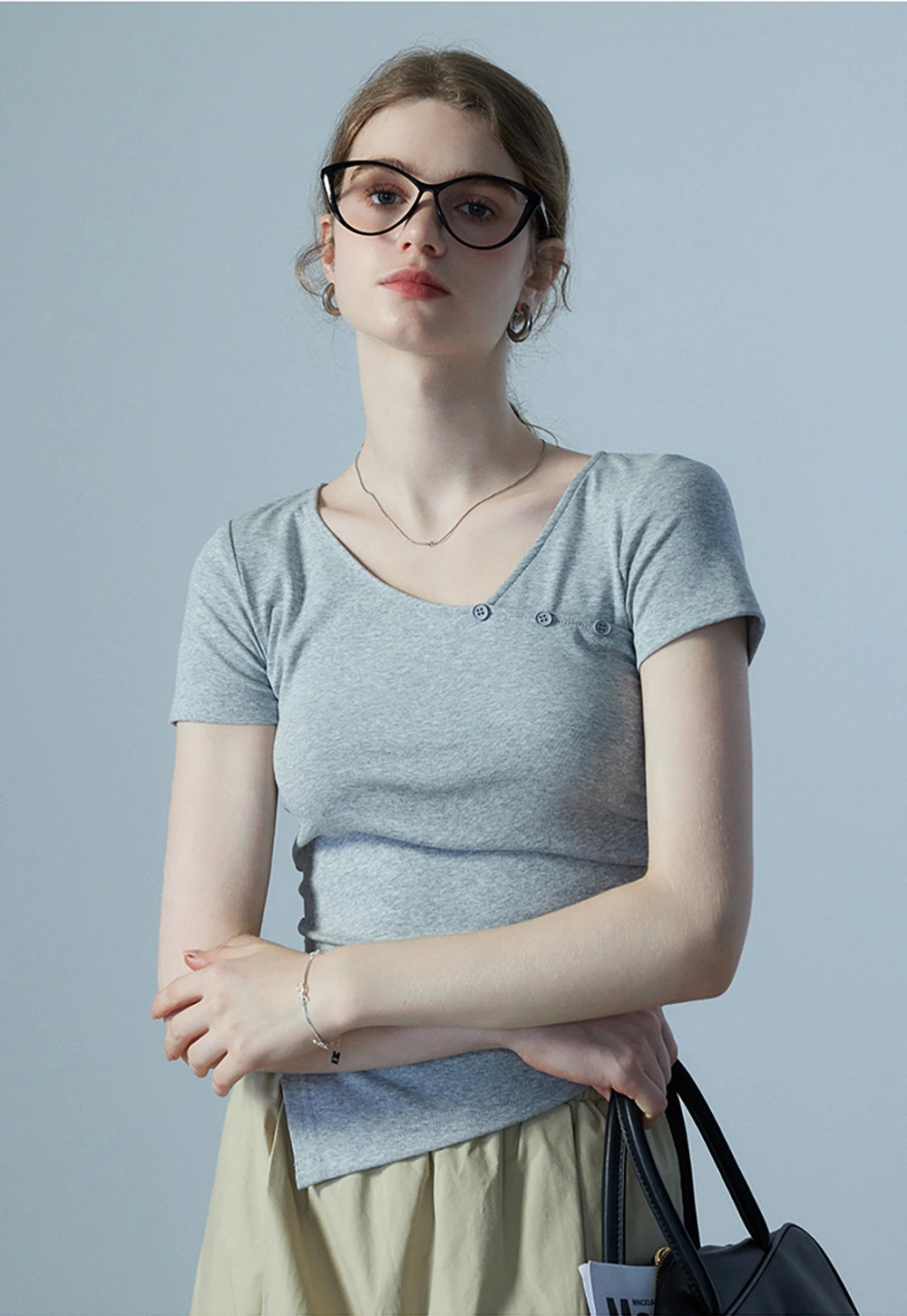 T-shirt asymétrique avec boutons pour femmes