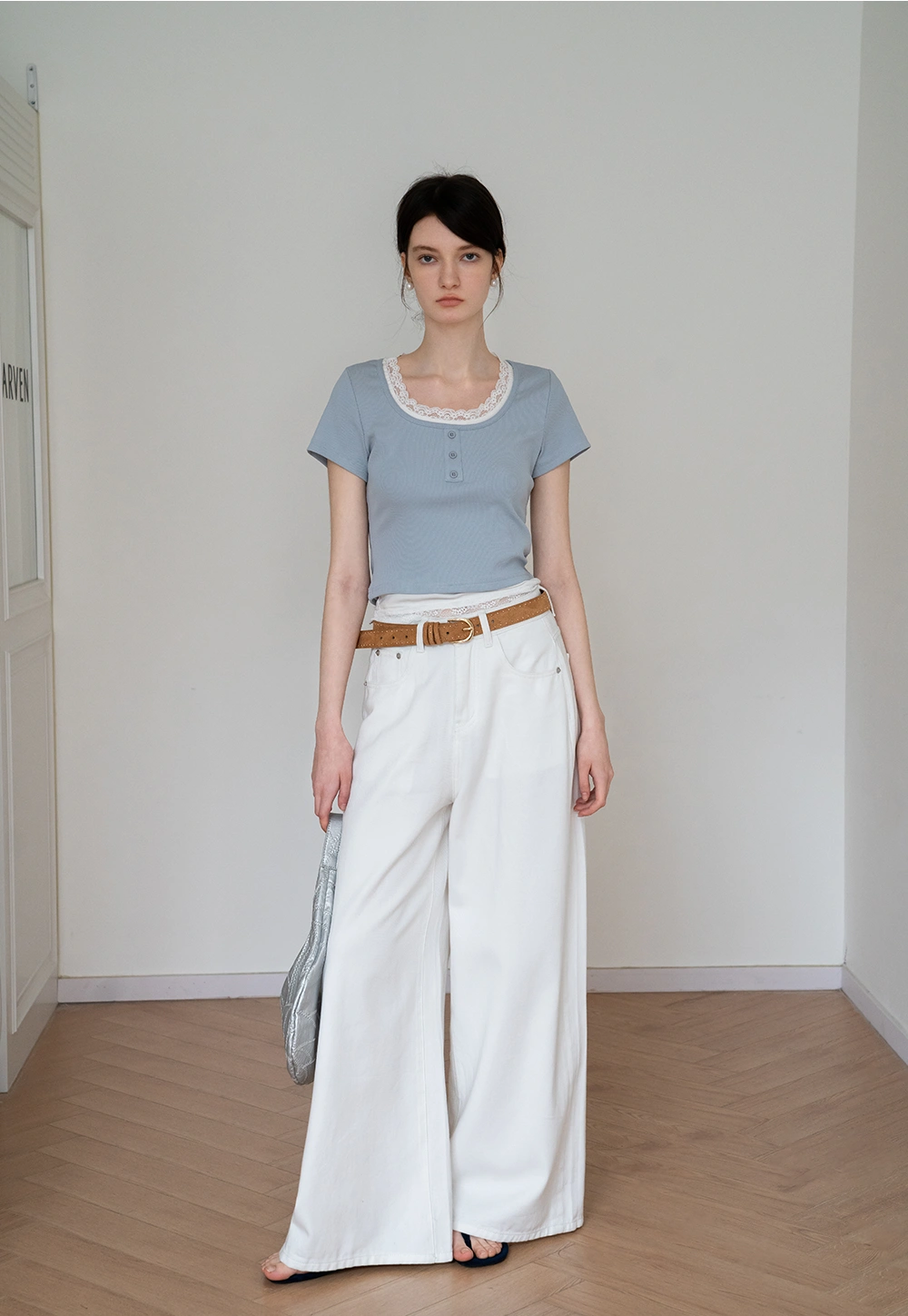 Classic High-Waist Wide-Leg Jeans