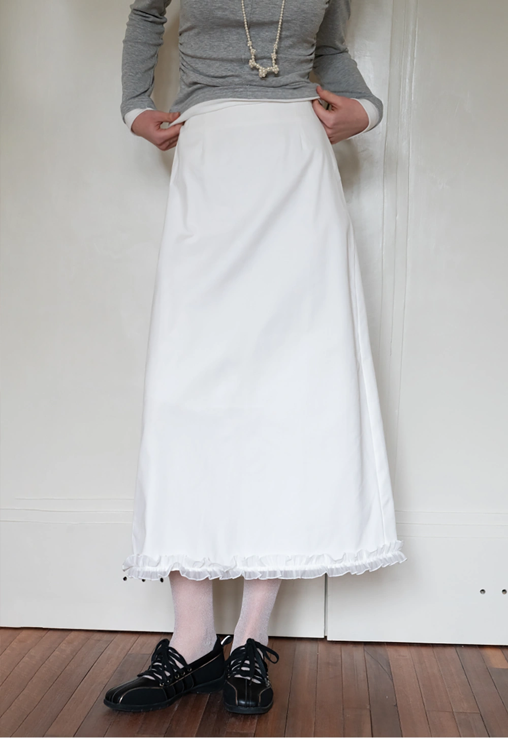 Women’s White Satin Ruffle Hem Skirt