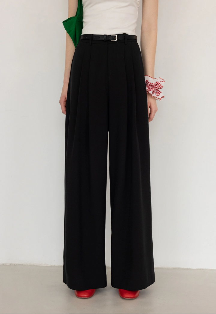 Chic Pleated Wide-Leg Pant