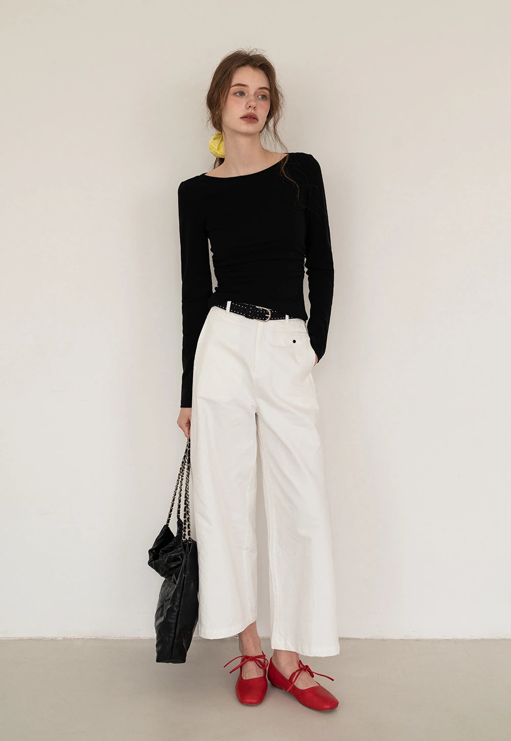 Chic Navy Wide-Leg Trousers for Effortless Style