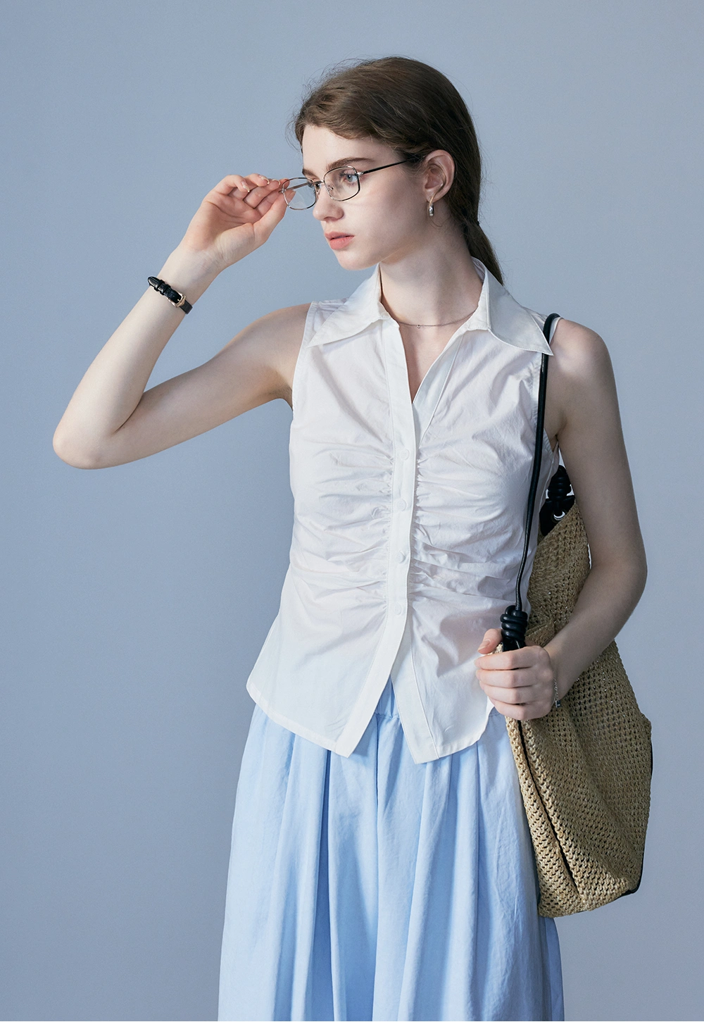 Blouse froncée sans manches pour femmes