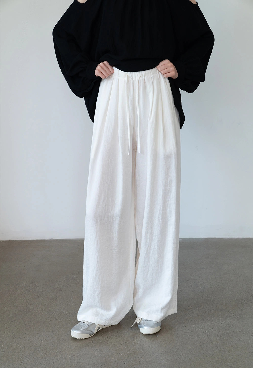 Lightweight Wide-Leg Drawstring Pants