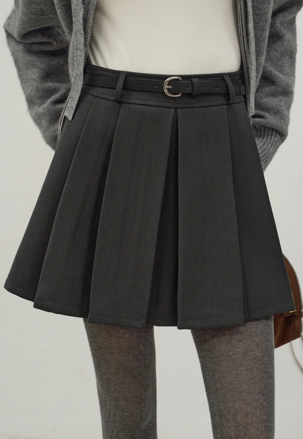 Women's Wide Pleated Short Skirt With Belt