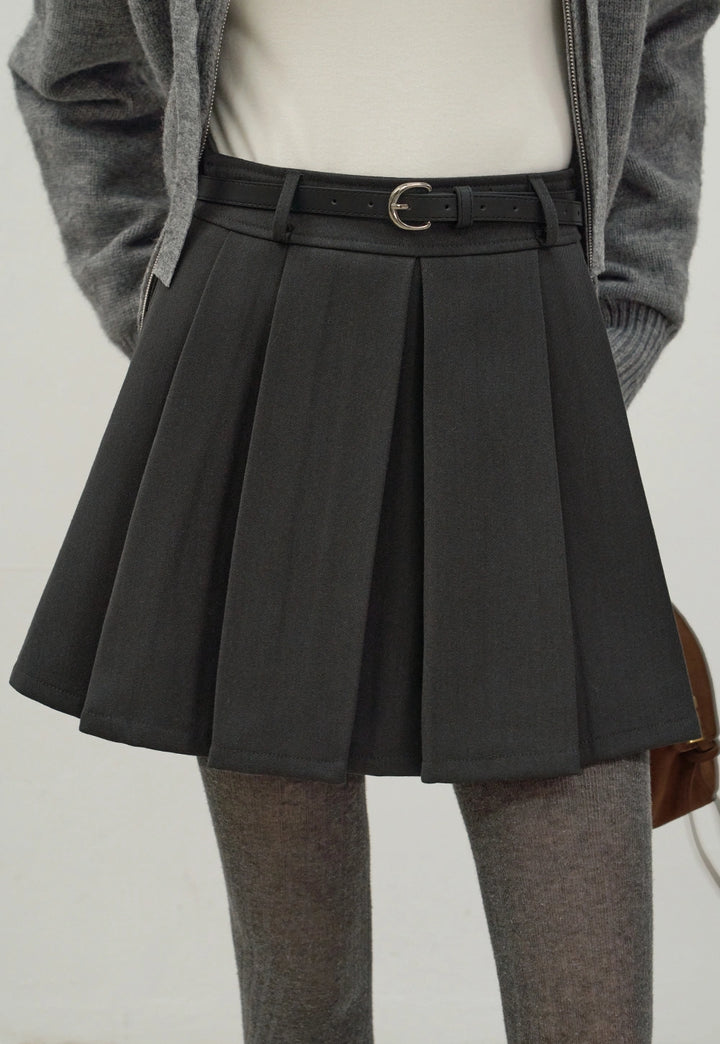 Women's Wide Pleated Short Skirt With Belt