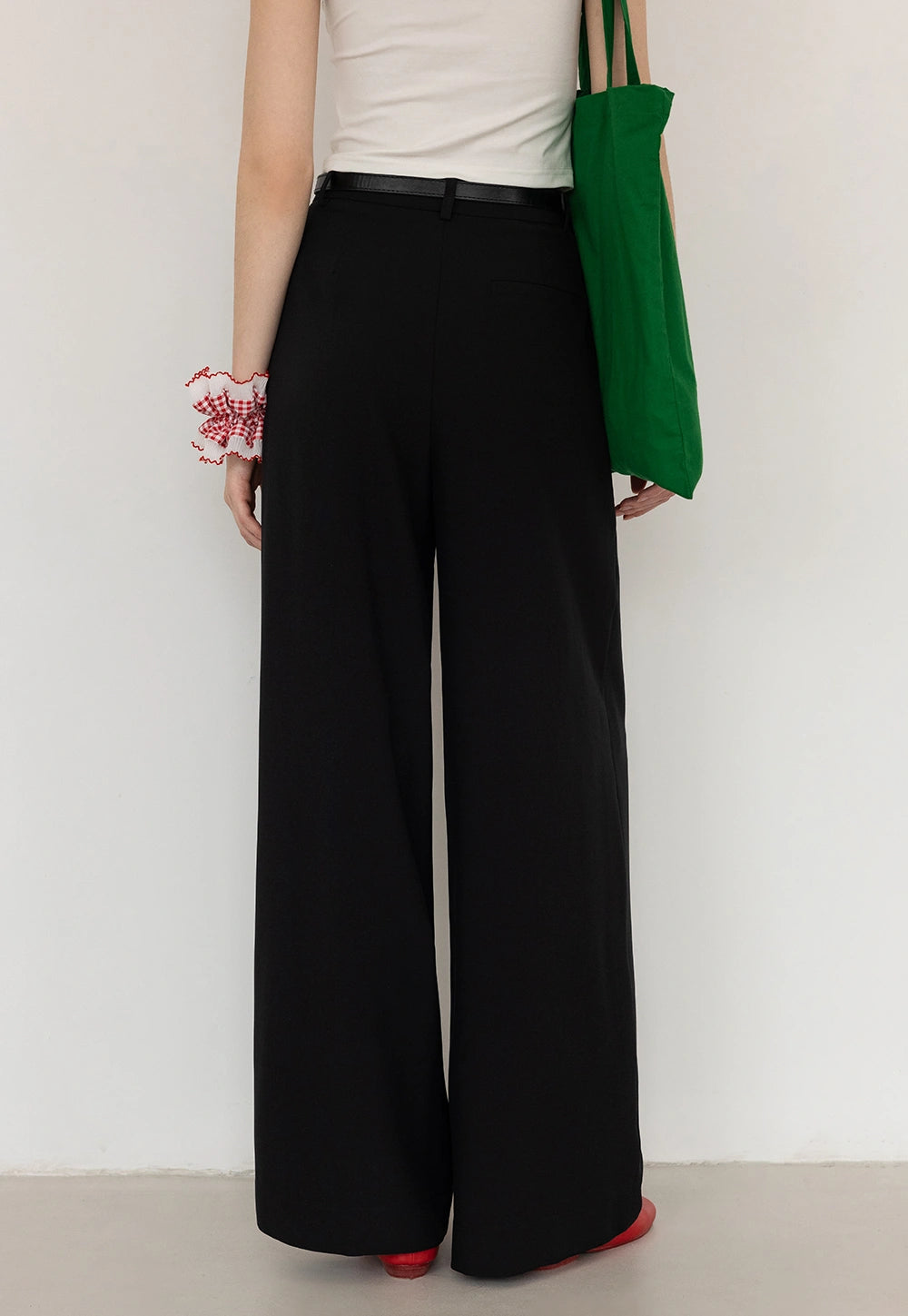 Chic Pleated Wide-Leg Pant